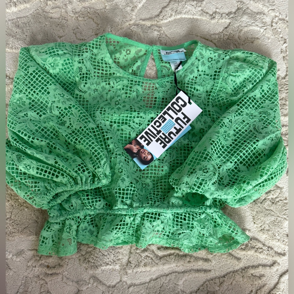 NWT patterned girly crop-top